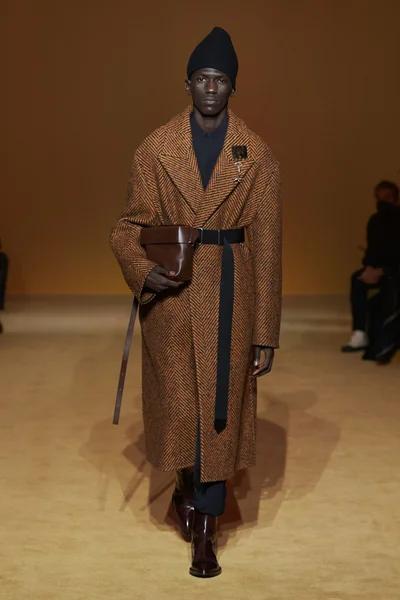 Look 11